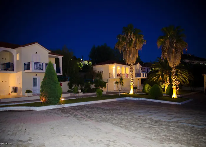 Liberatos Village מלון דירות 3*